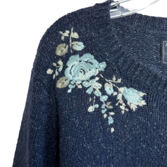 Abercrombie & Fitch Crew Neck Floral Embroidery Cotton Blend Medium FairyCore - Picture 3 of 8